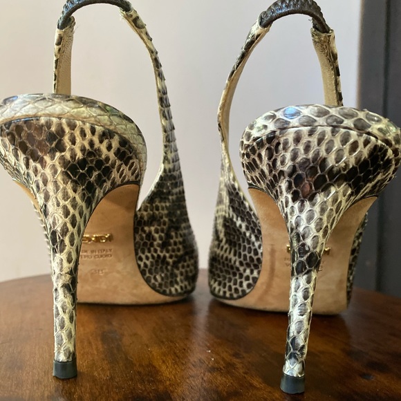 Fendi Snakeskin peep toe heels. - Picture 5 of 11